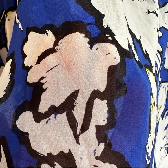 Daisy Fuentes Womens 2X Plus Size Royal Blue Floral Blouse Top Lightweight Sheer - Picture 4 of 12